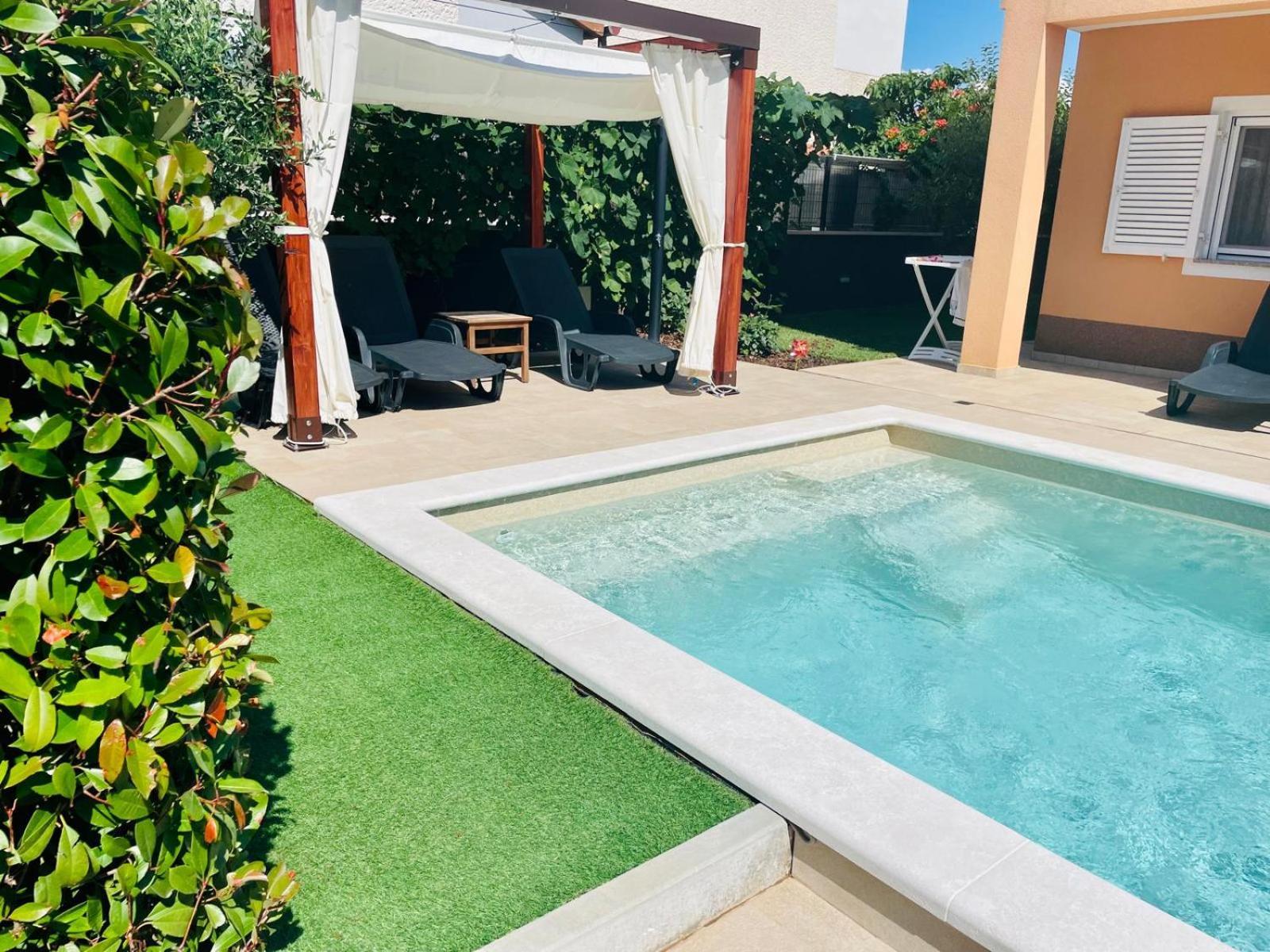 Boutique Apartment With Private Pool For Your Exclusive Use Novigrad Istria Kültér fotó