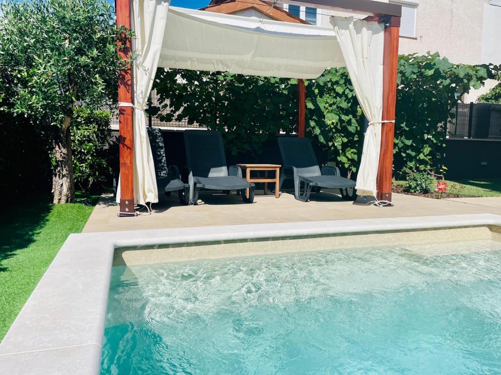 Boutique Apartment With Private Pool For Your Exclusive Use Novigrad Istria Kültér fotó