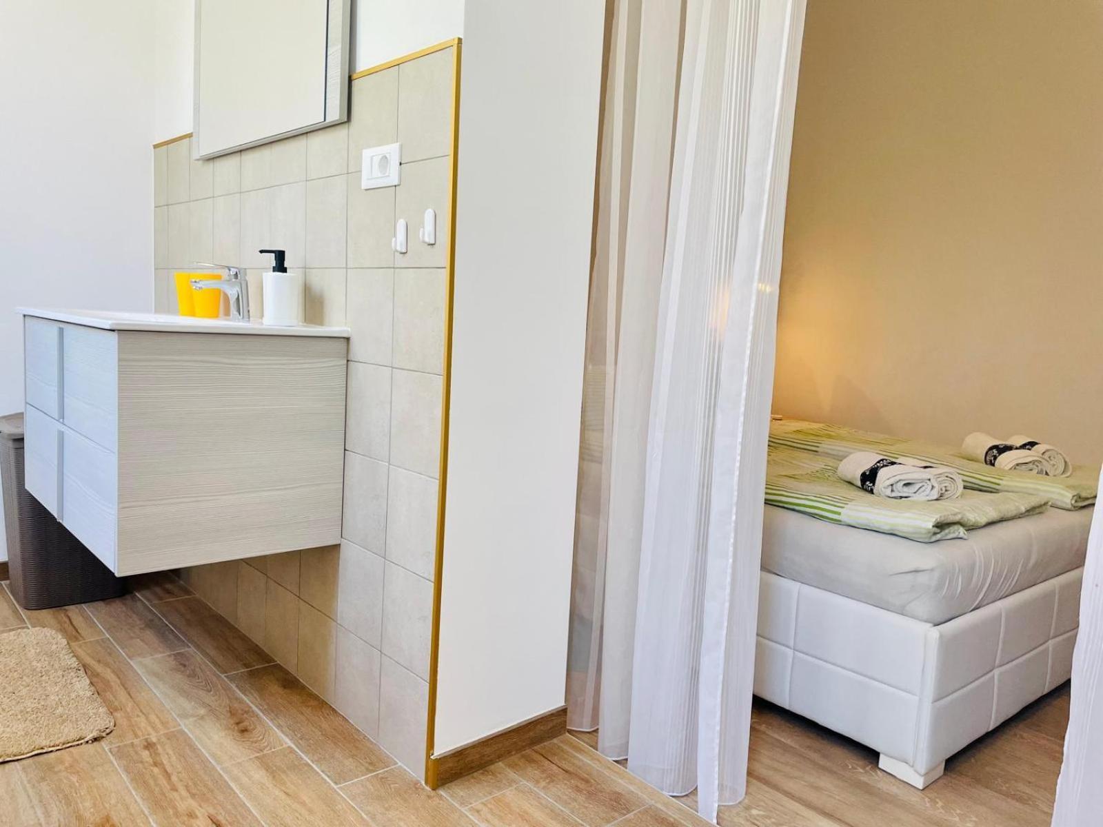 Boutique Apartment With Private Pool For Your Exclusive Use Novigrad Istria Kültér fotó